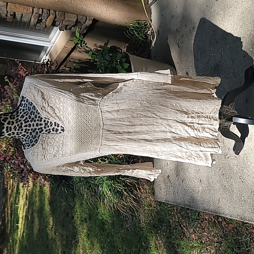 Exist L tan v-neck long bell sleeves